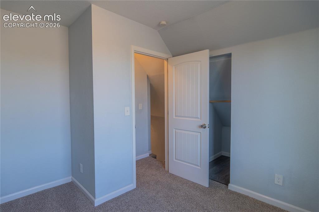 Image 19 of 34: main house 2nd bedroom
