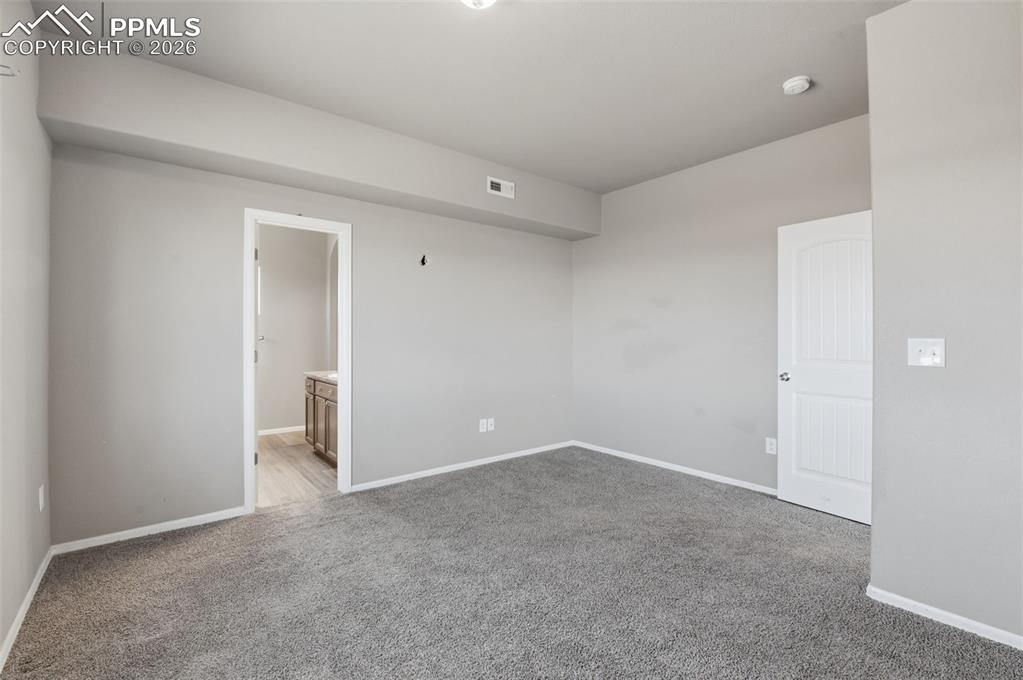 Image 14 of 26: Kitchen