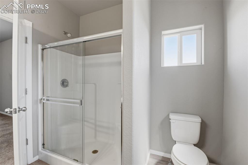 Image 16 of 26: Bedroom