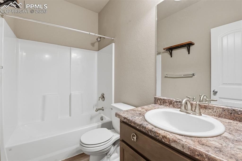 Image 19 of 26: Bathroom