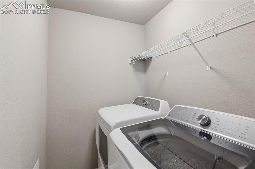 Image 21 of 26: Bedroom