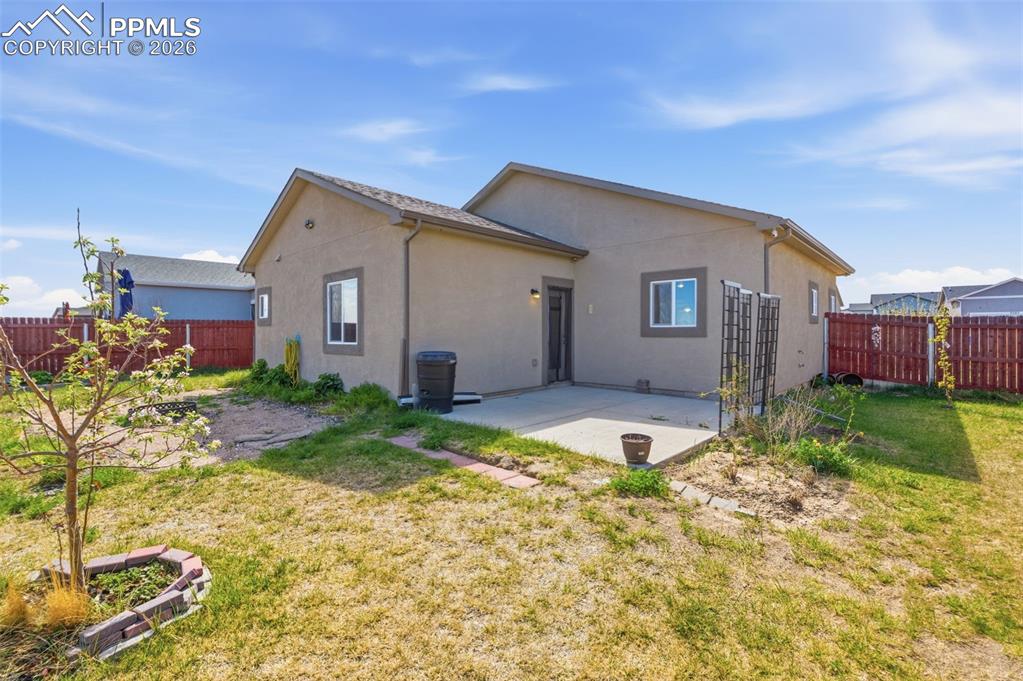 Image 22 of 26: Bathroom