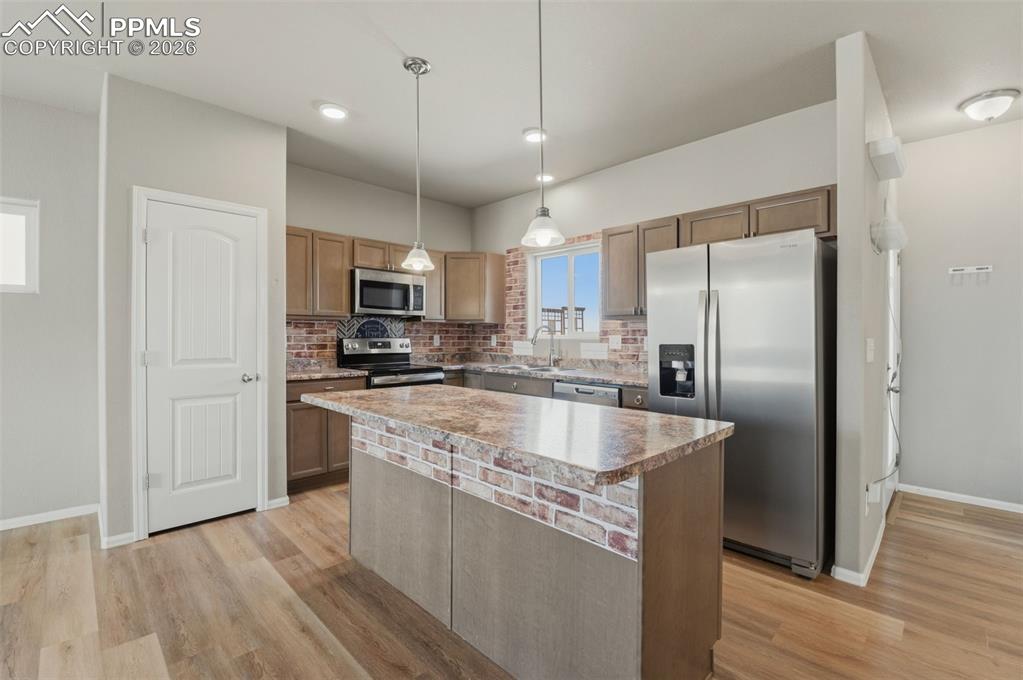 Image 8 of 26: Kitchen