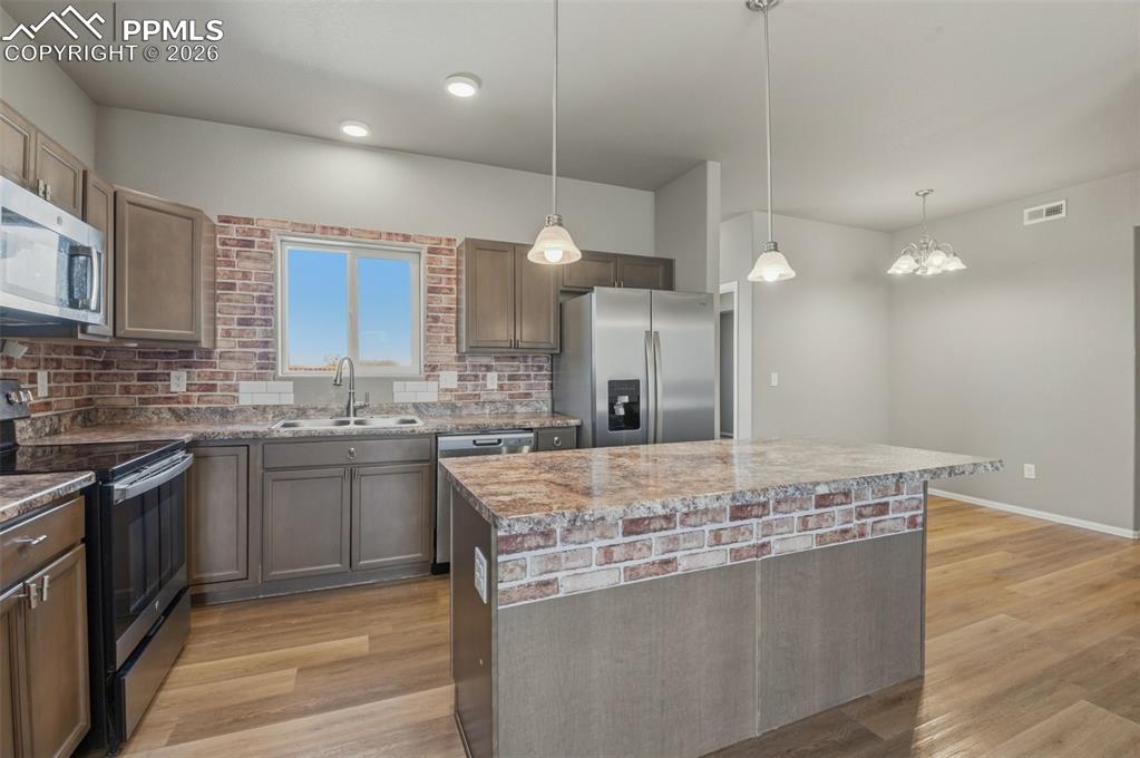 Image 9 of 26: Kitchen