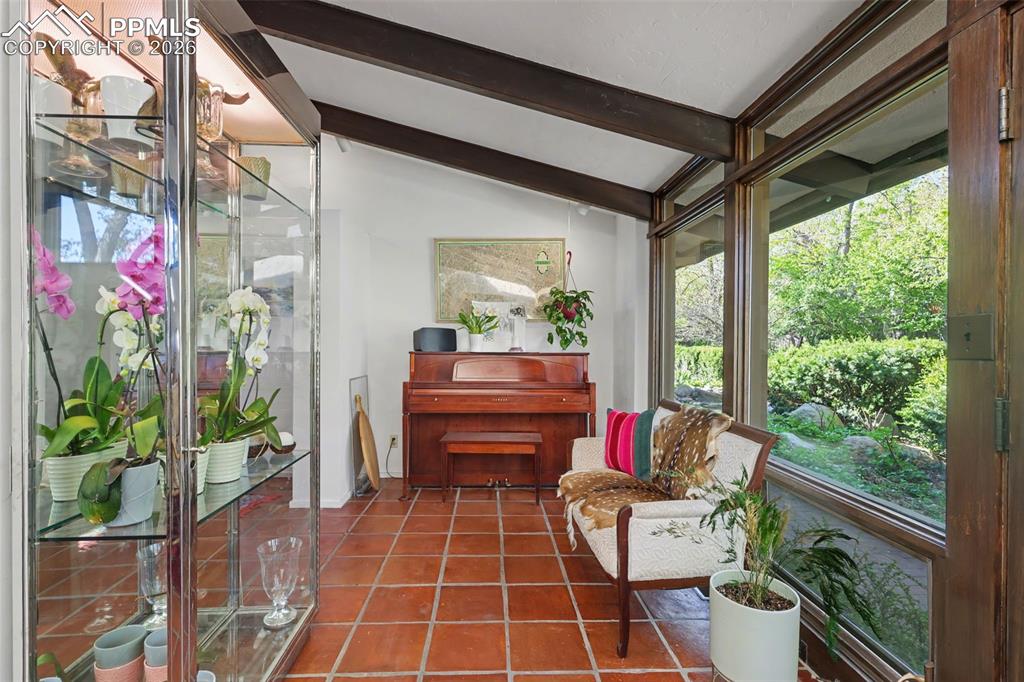 Image 16 of 50: Sun Room