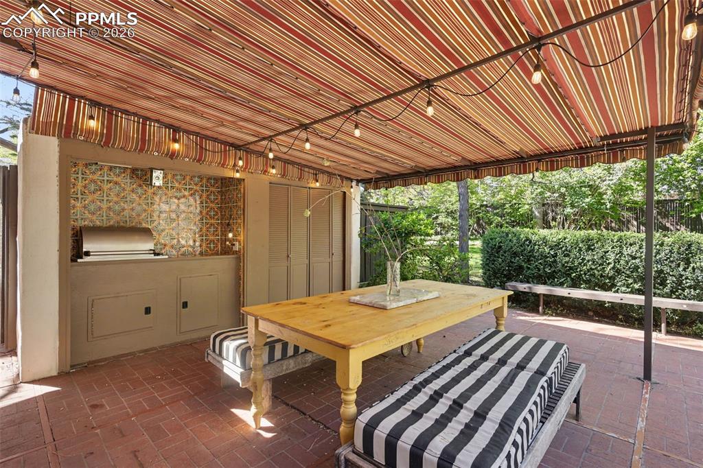 Image 18 of 50: Patio