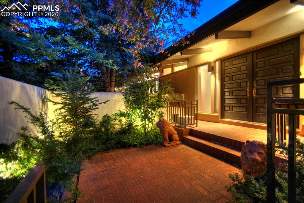 Image 2 of 50: Entry