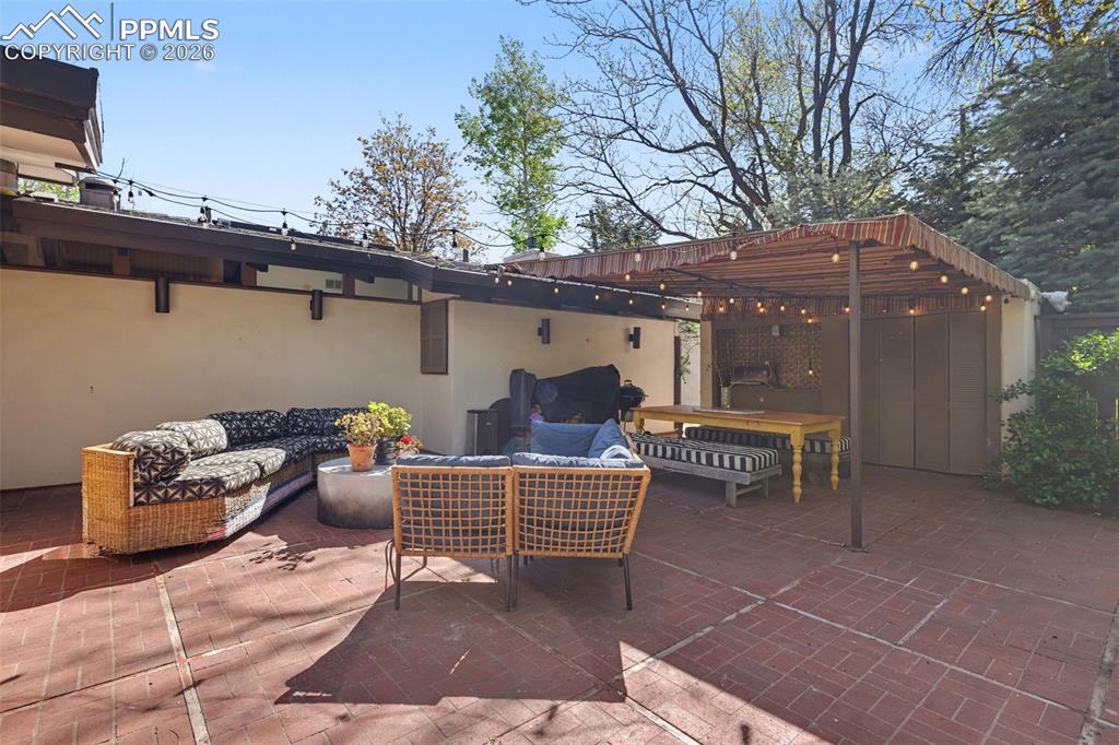 Image 20 of 50: Patio