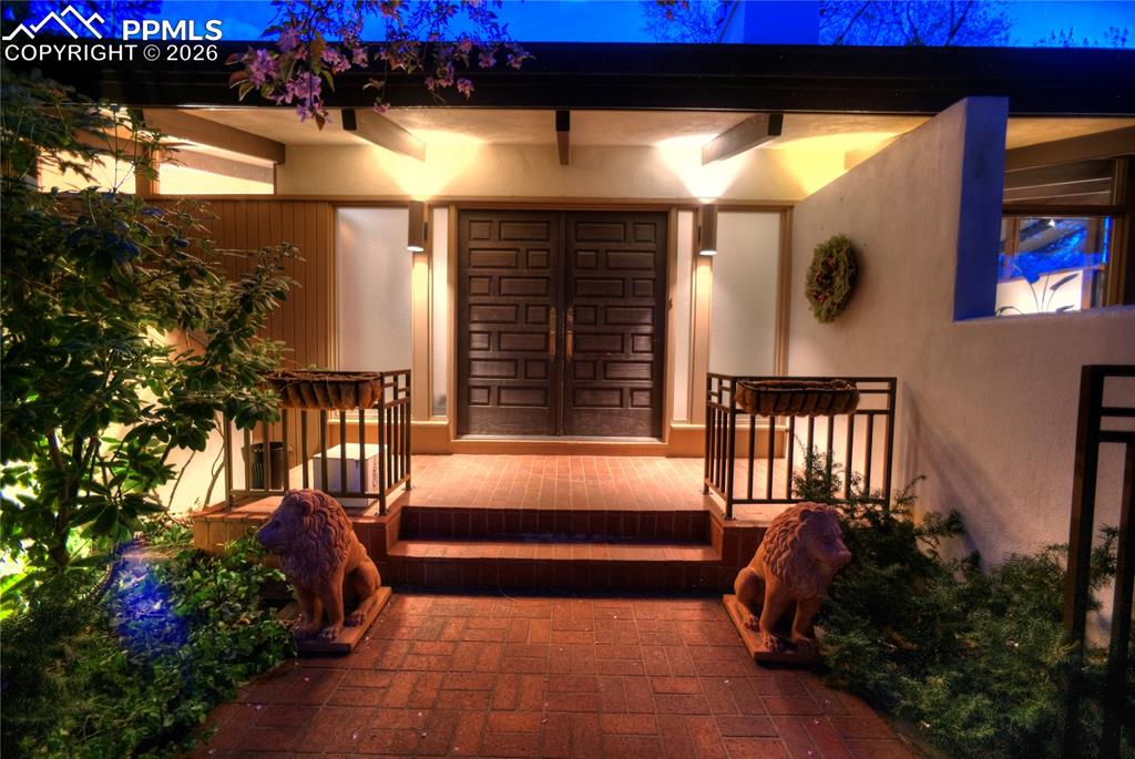 Image 3 of 50: Entry