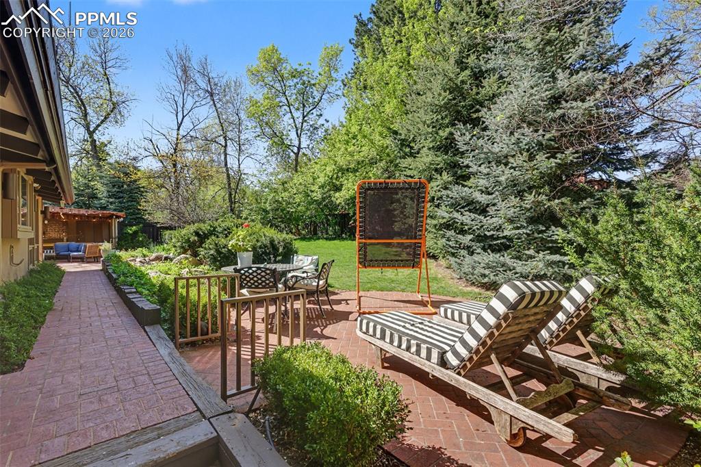 Image 47 of 50: Patio