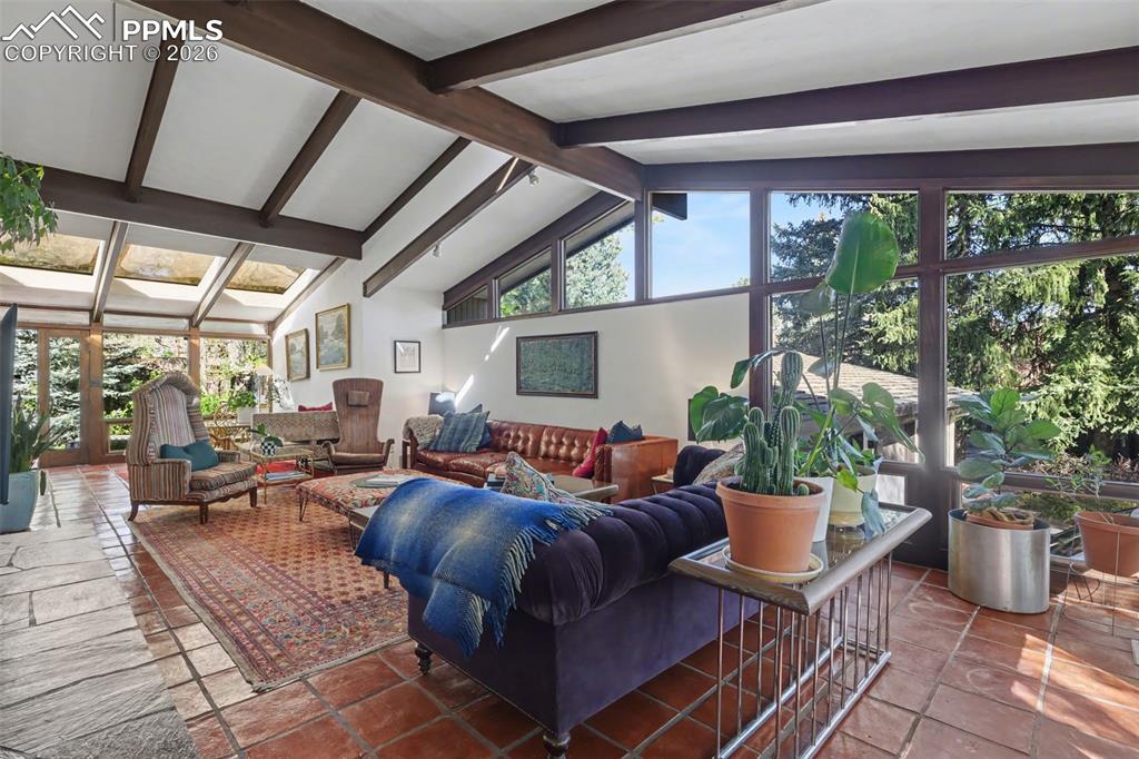 Image 6 of 50: Living Room