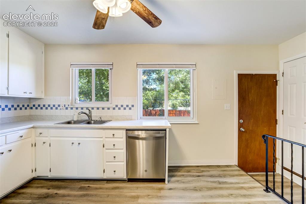 Image 11 of 50: Kitchen