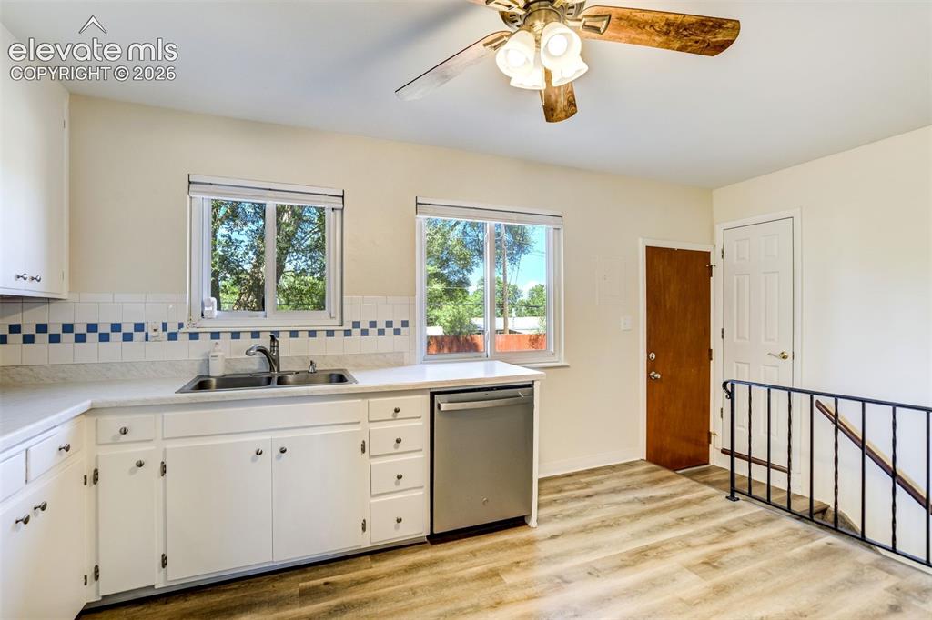 Image 12 of 50: Kitchen