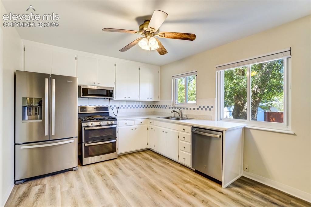 Image 8 of 50: Kitchen