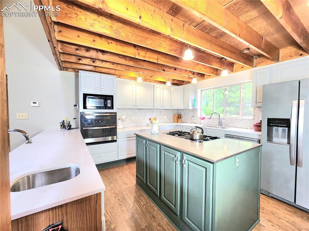 Image 10 of 50: Well appointed kitchen opens to the main living areas and is a cooks dream