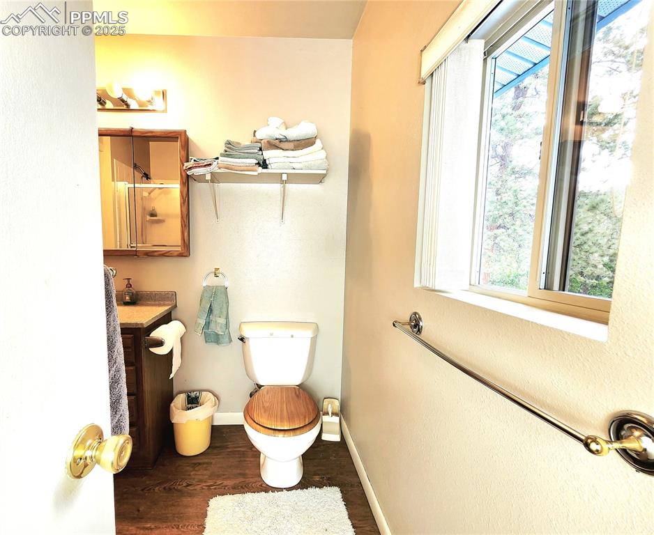 Image 17 of 50: 2nd Bed attached bath also connects to the walk through laundry room