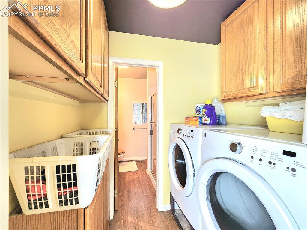 Image 19 of 50: Walks through to guest/2nd bedroom bathroom