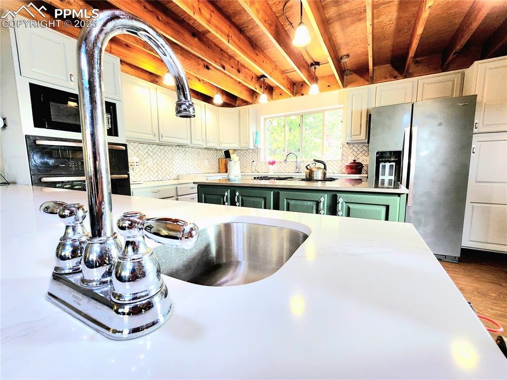 Image 7 of 50: Fabulous prep sink in the open kitchen 