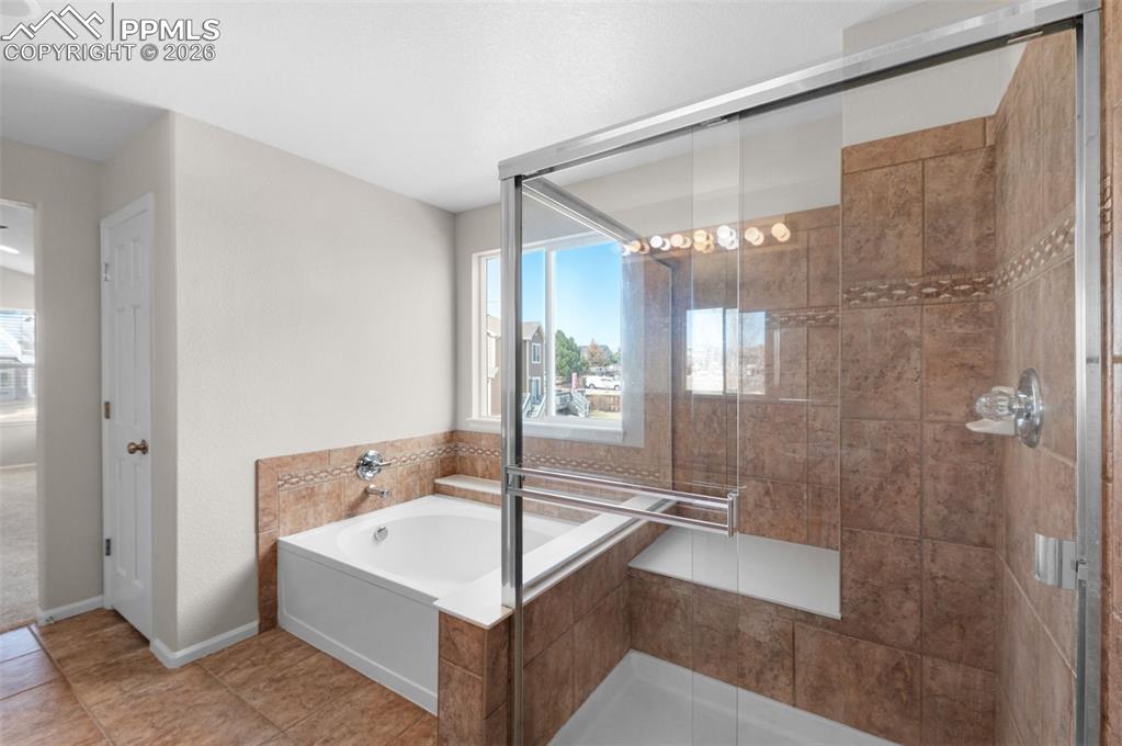 Image 21 of 50: Soaking Tub