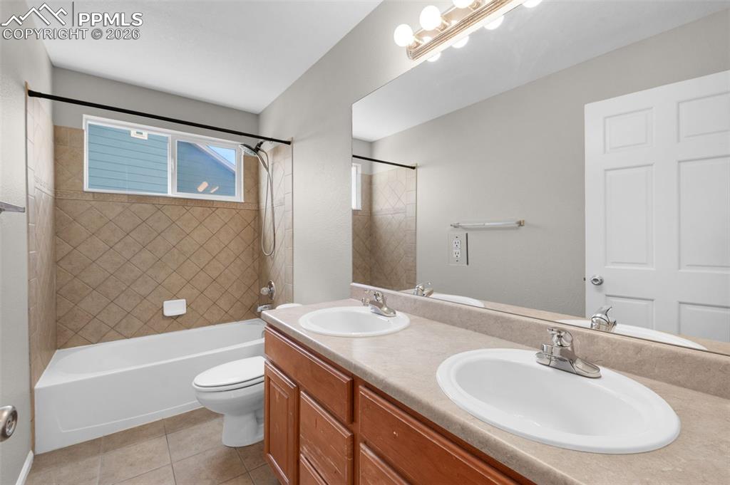 Image 32 of 50: Full Bath