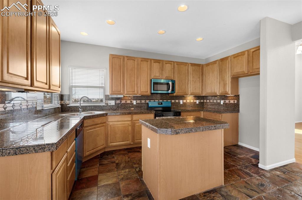 Image 4 of 50: Center Island