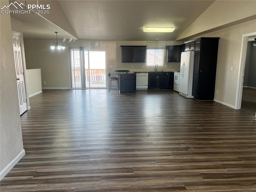 Image 4 of 27: Living Room