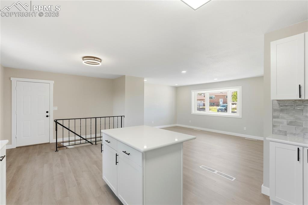 Image 19 of 50: Kitchen