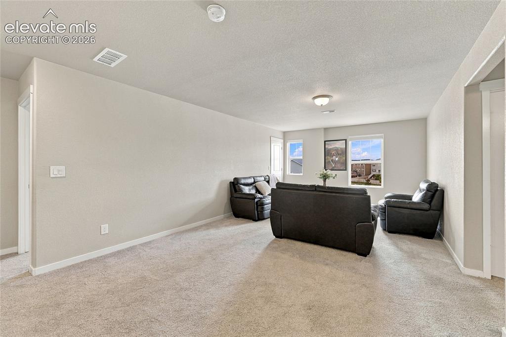 Image 16 of 31: Loft