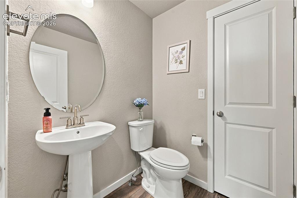 Image 19 of 31: Bathroom
