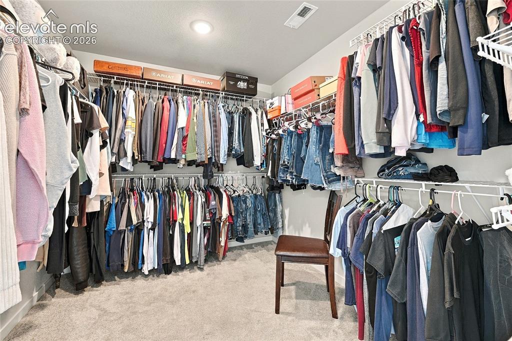Image 24 of 31: Walk-In Closets