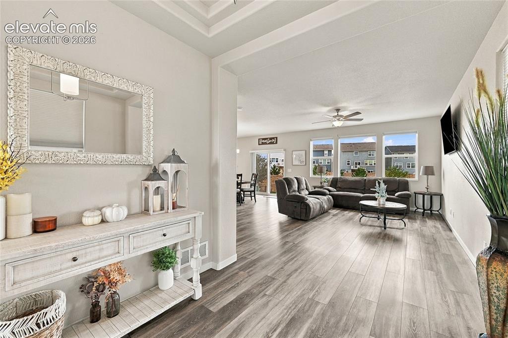 Image 8 of 31: Entrance Foyer