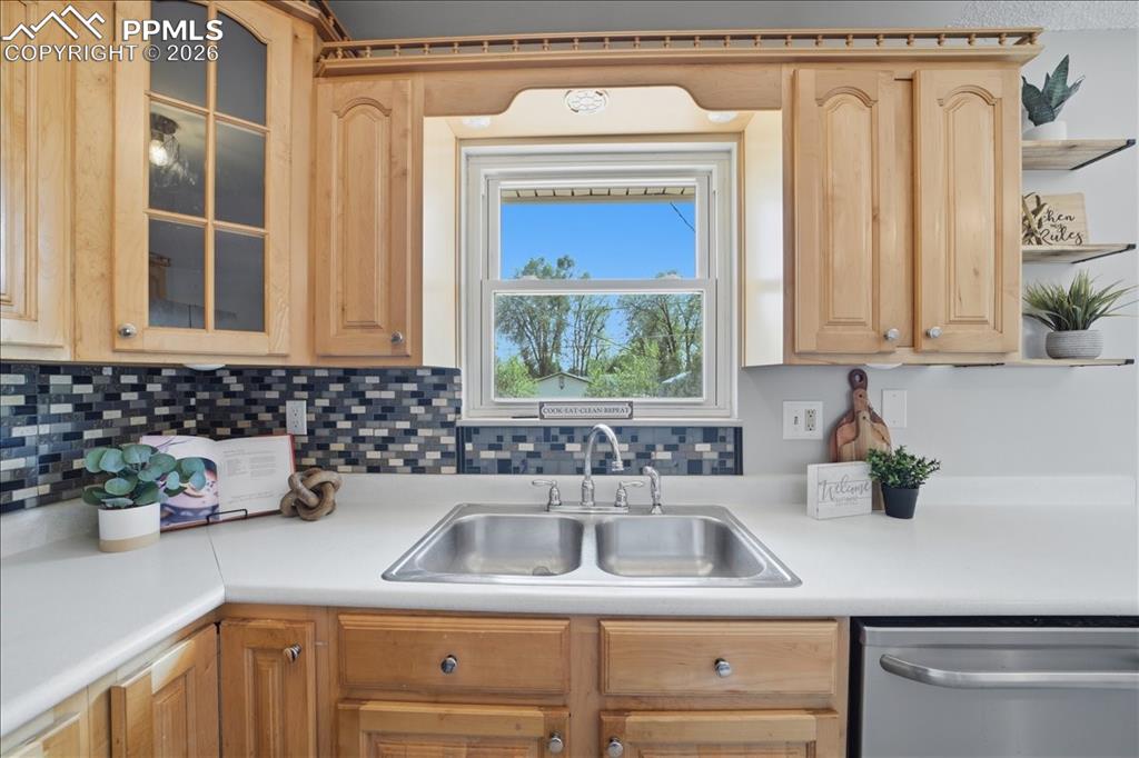 Image 13 of 48: Kitchen