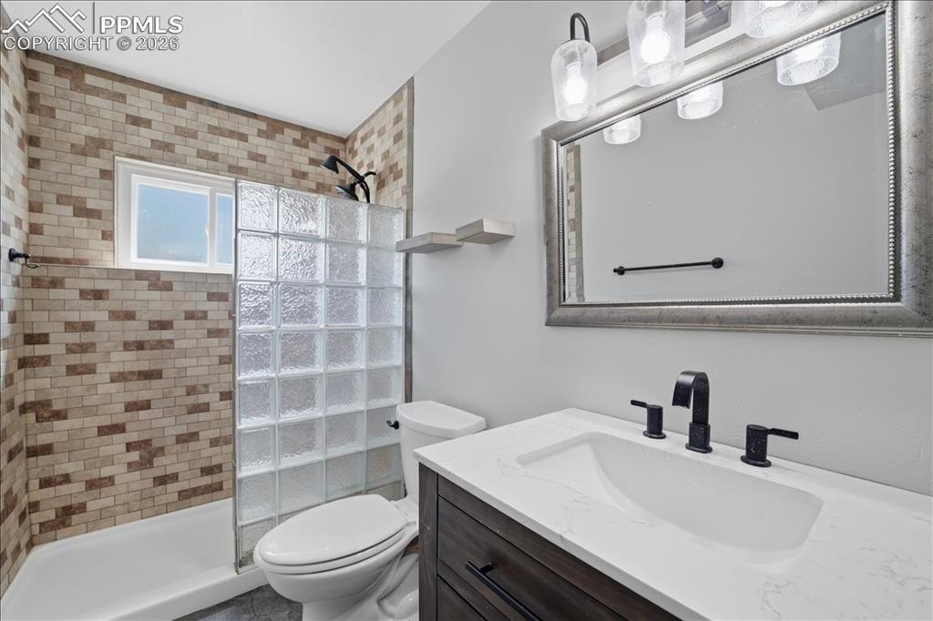 Image 31 of 48: Bathroom