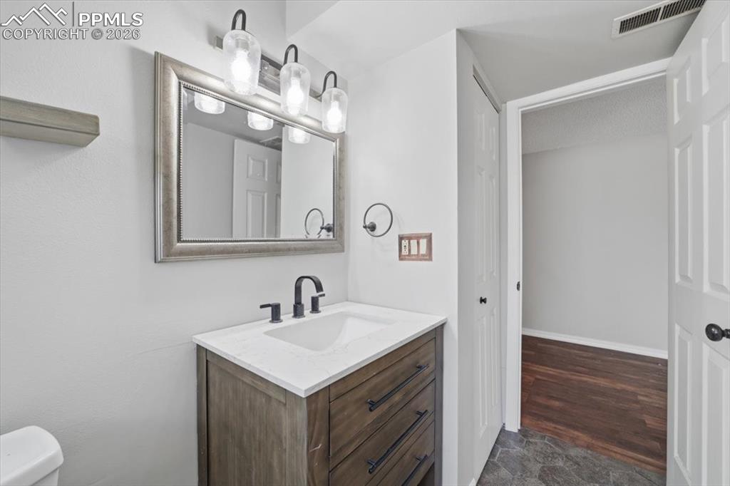 Image 32 of 48: Bathroom