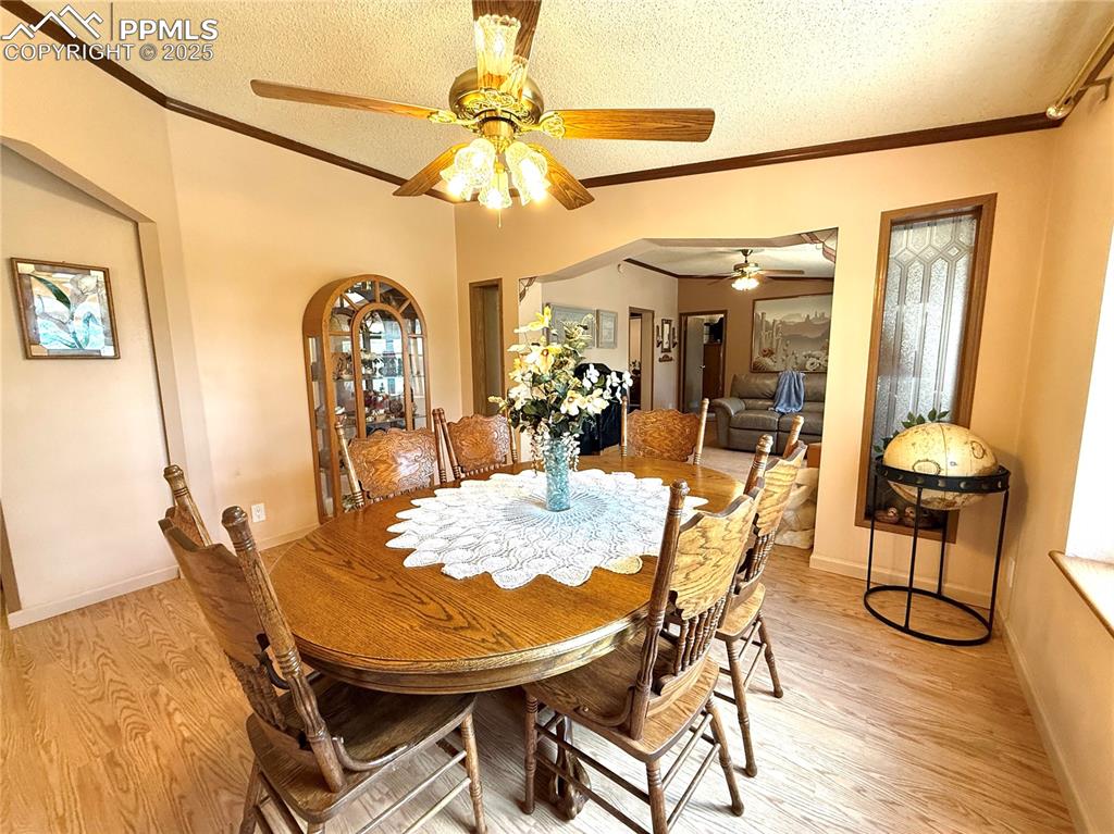 Image 14 of 50: Dining Area