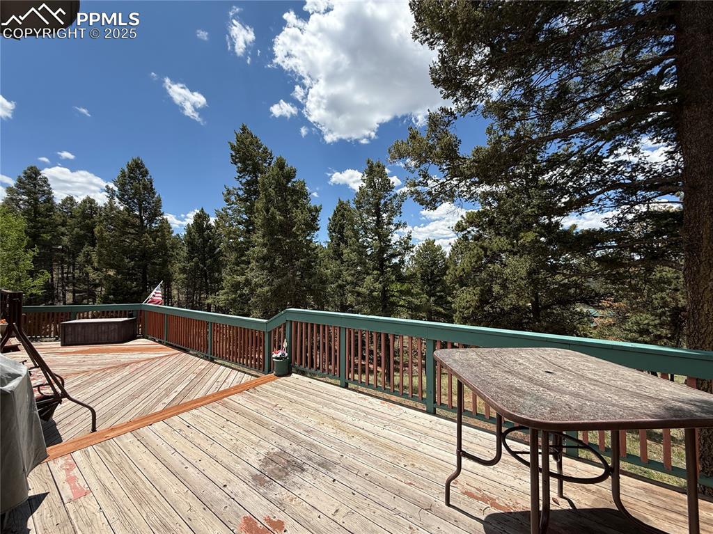 Image 7 of 50: Deck