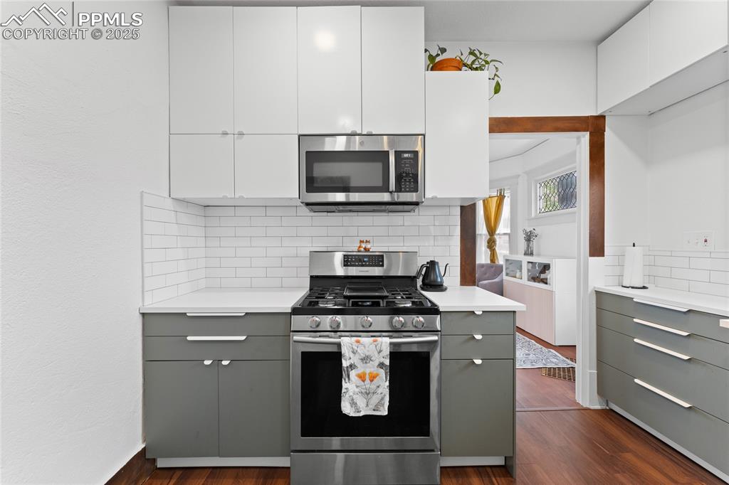 Image 11 of 33: Kitchen