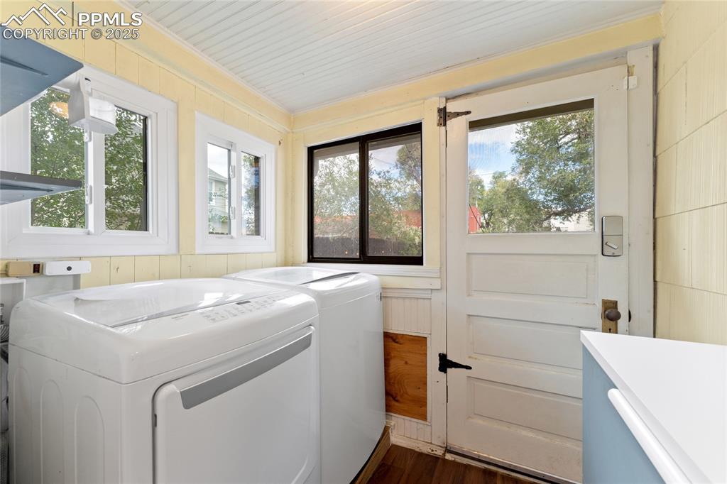 Image 12 of 33: Laundry