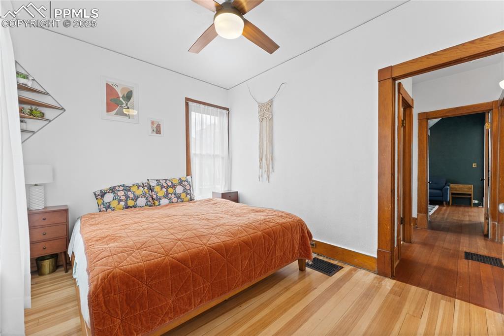 Image 14 of 33: Main level bedroom