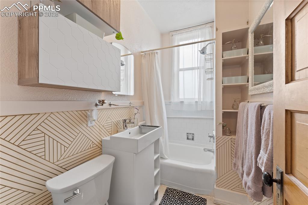 Image 15 of 33: Main level bath