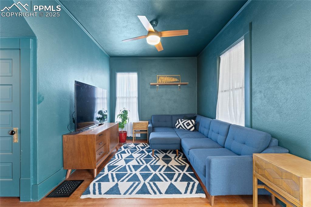 Image 17 of 33: Living Room