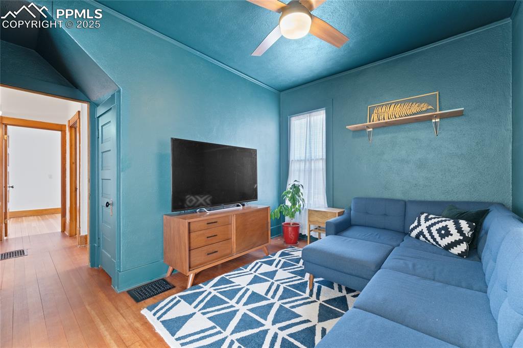 Image 18 of 33: Living Room