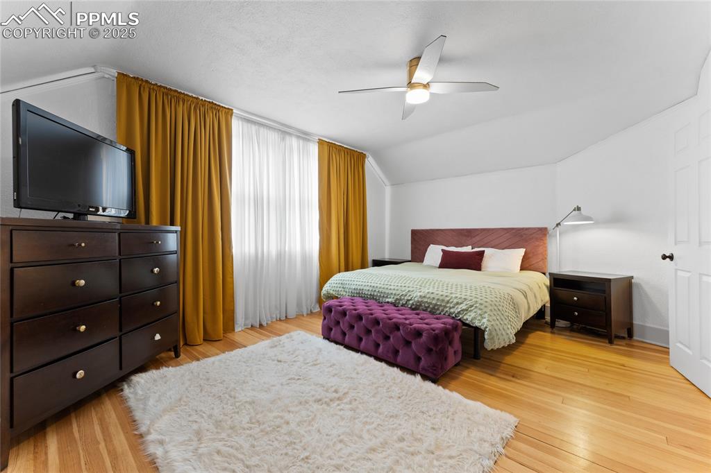 Image 22 of 33: Master bedroom upstairs