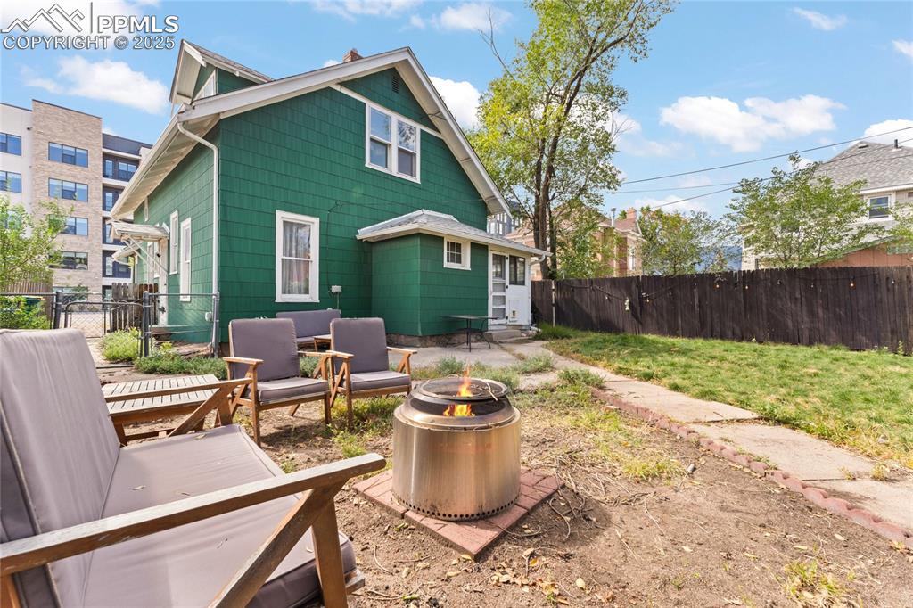 Image 33 of 33: Back of Structure