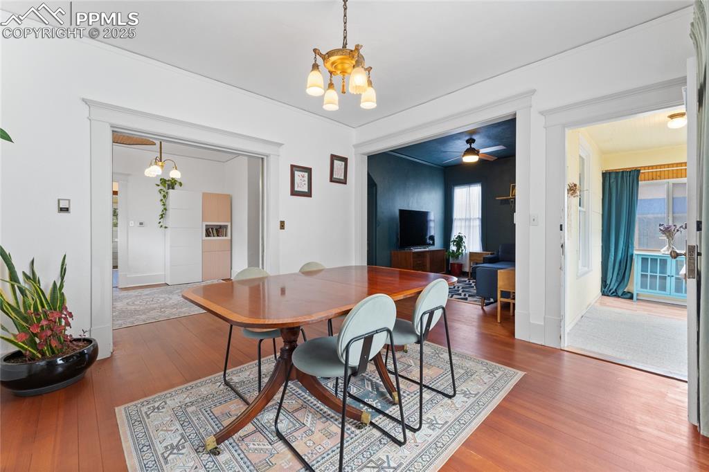 Image 5 of 33: Dining Area