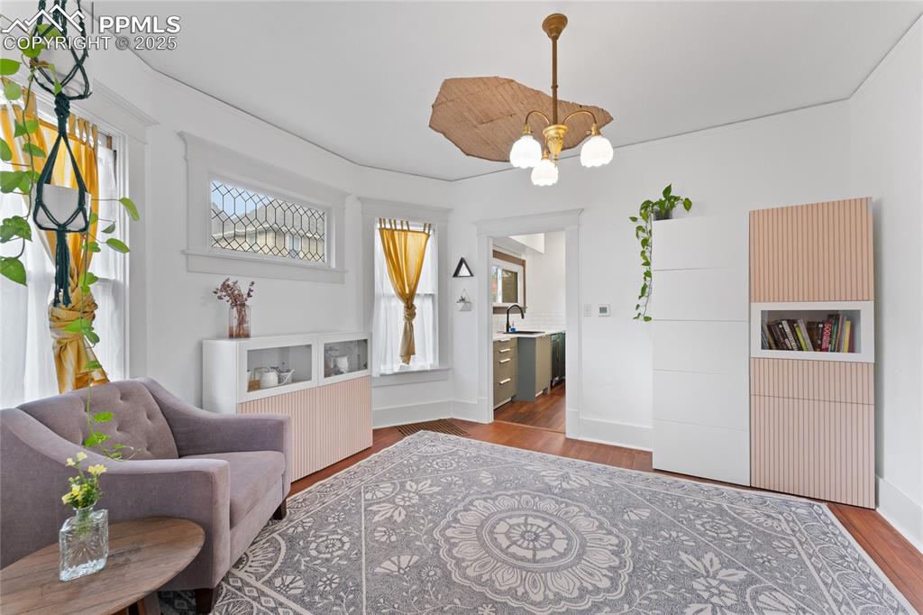 Image 6 of 33: Sitting Room