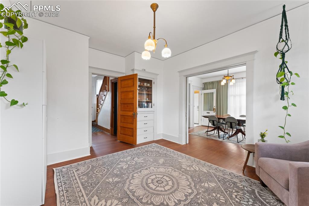 Image 7 of 33: Sitting Room