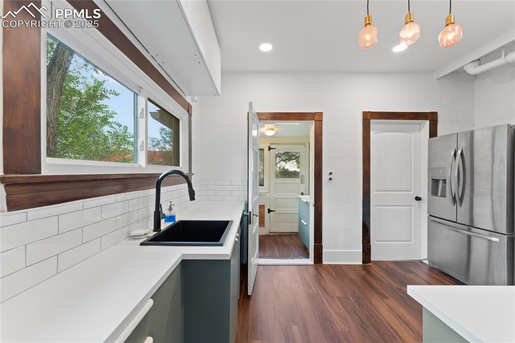 Image 8 of 33: Kitchen