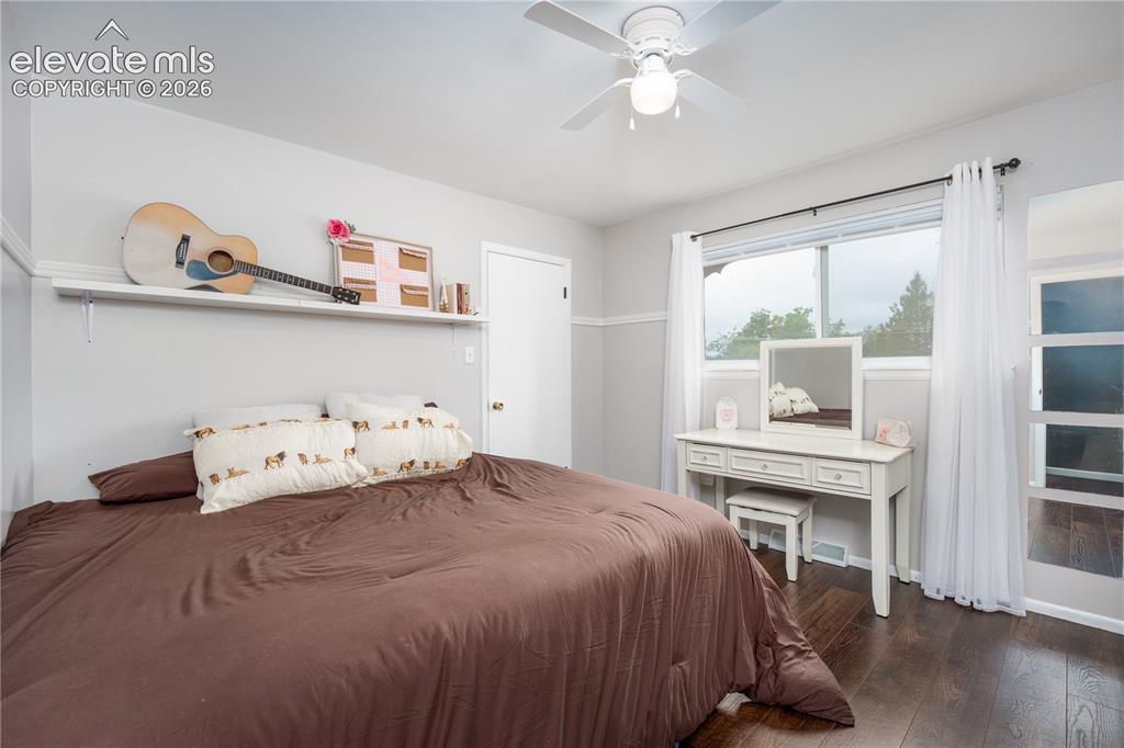 Image 10 of 35: Upstairs Bedroom #2