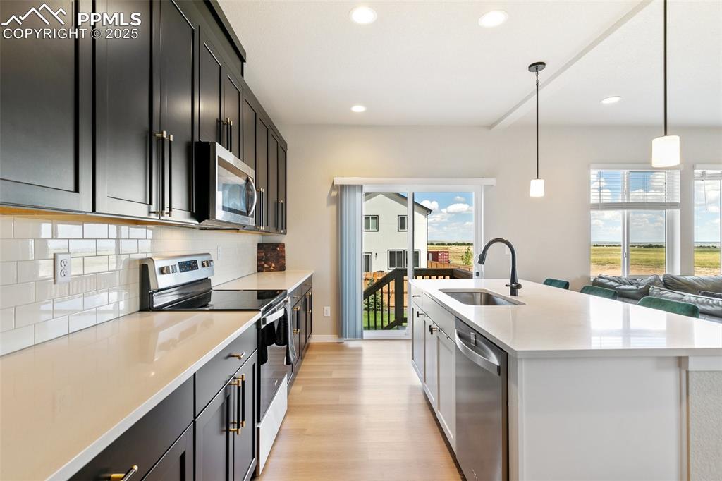 Image 5 of 25: Kitchen